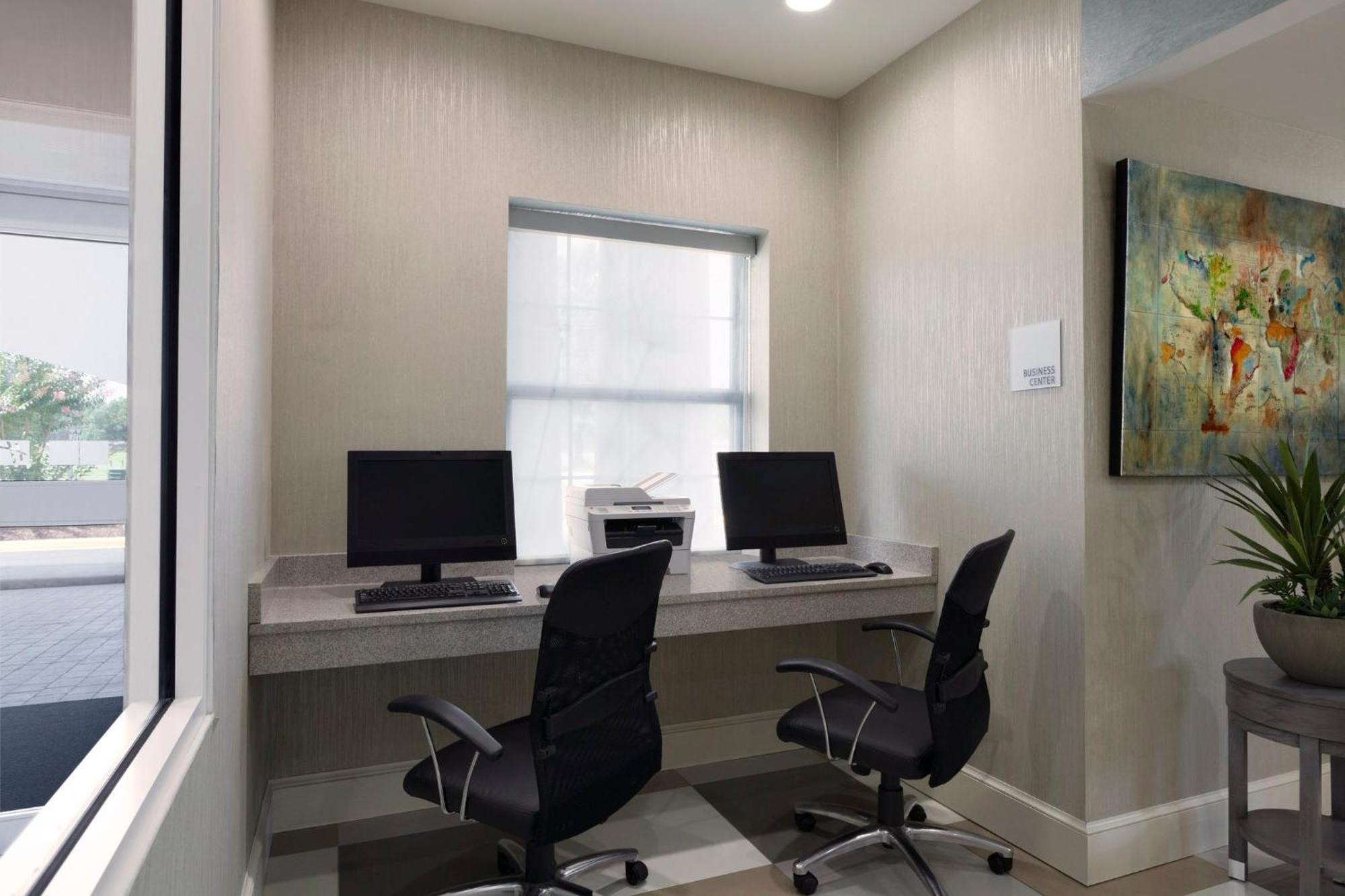 Holiday Inn Express Williamsburg North By Ihg Norge Exterior foto
